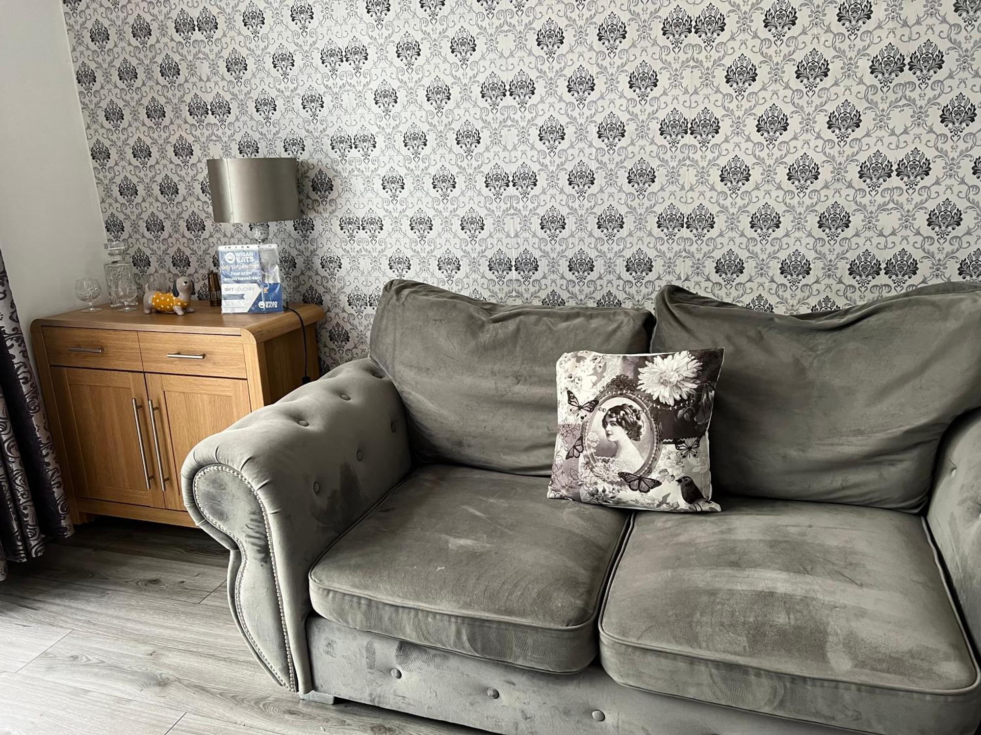 Treetops - Sleeps 8 Entire House Private Parking Close To Town Centre And Stadium Wigan Exterior foto